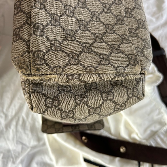 Original owner GG Supreme Med. Gucci diaper Bag. Very Well maintained. - Picture 9 of 9